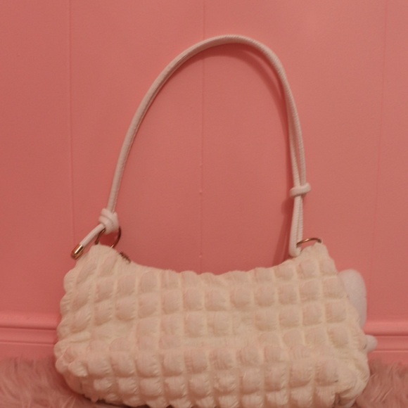 BOGO Kawaii Factory Hello Kitty White and Pink Quilted Shoulder Bag - Picture 3 of 7